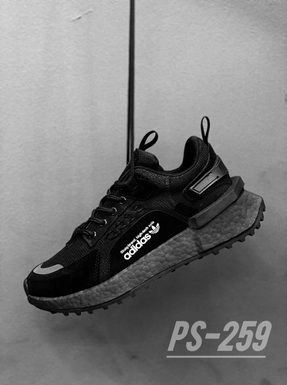 Tenis Adidas Sakaige